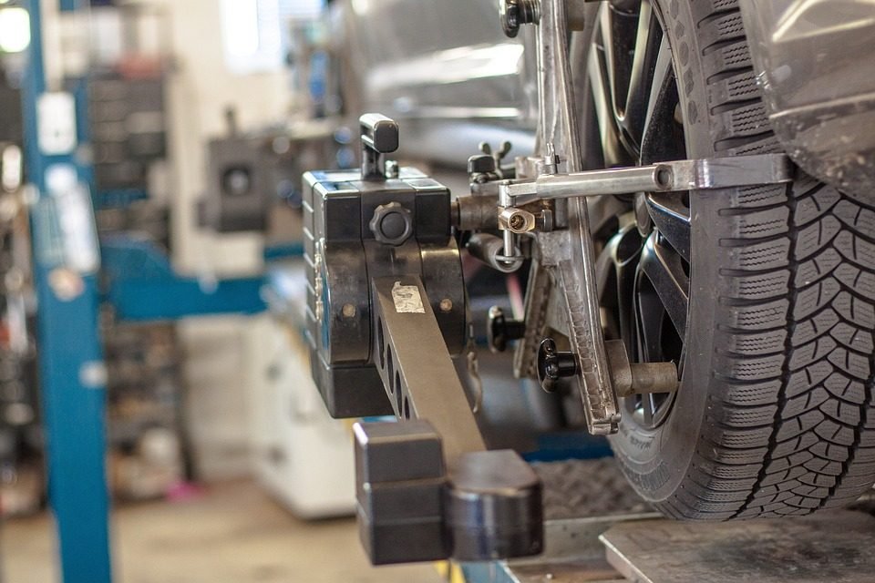 How Auto Repair Shops and Auto Claim Solutions Collaborate for Faster Claims